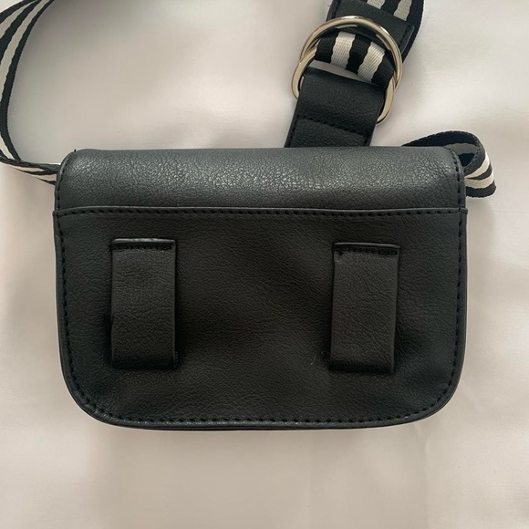 black faux leather belt bag - Picture 4 of 8